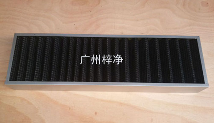 活性碳過濾器廣泛用于化學、制藥、食品、娛樂場所、需要凈化空氣的場所， 有害氣體如苯、甲醛、氨氣等的吸附脫除 溶劑的回收 ，采用活性炭氈比表面積大，吸附能力強，迅速處理各種有害氣體, 有效潔凈空氣對氣味的控制。